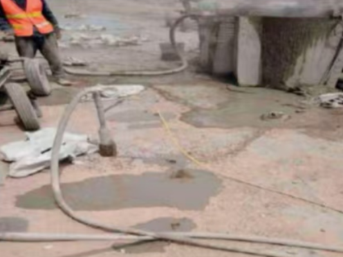 淄博水泥混凝土路面板底注浆技术 路面脱空注浆整治方案